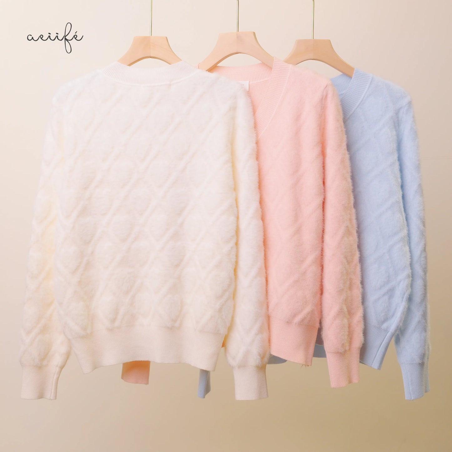 線條菱格絨感針織上衣