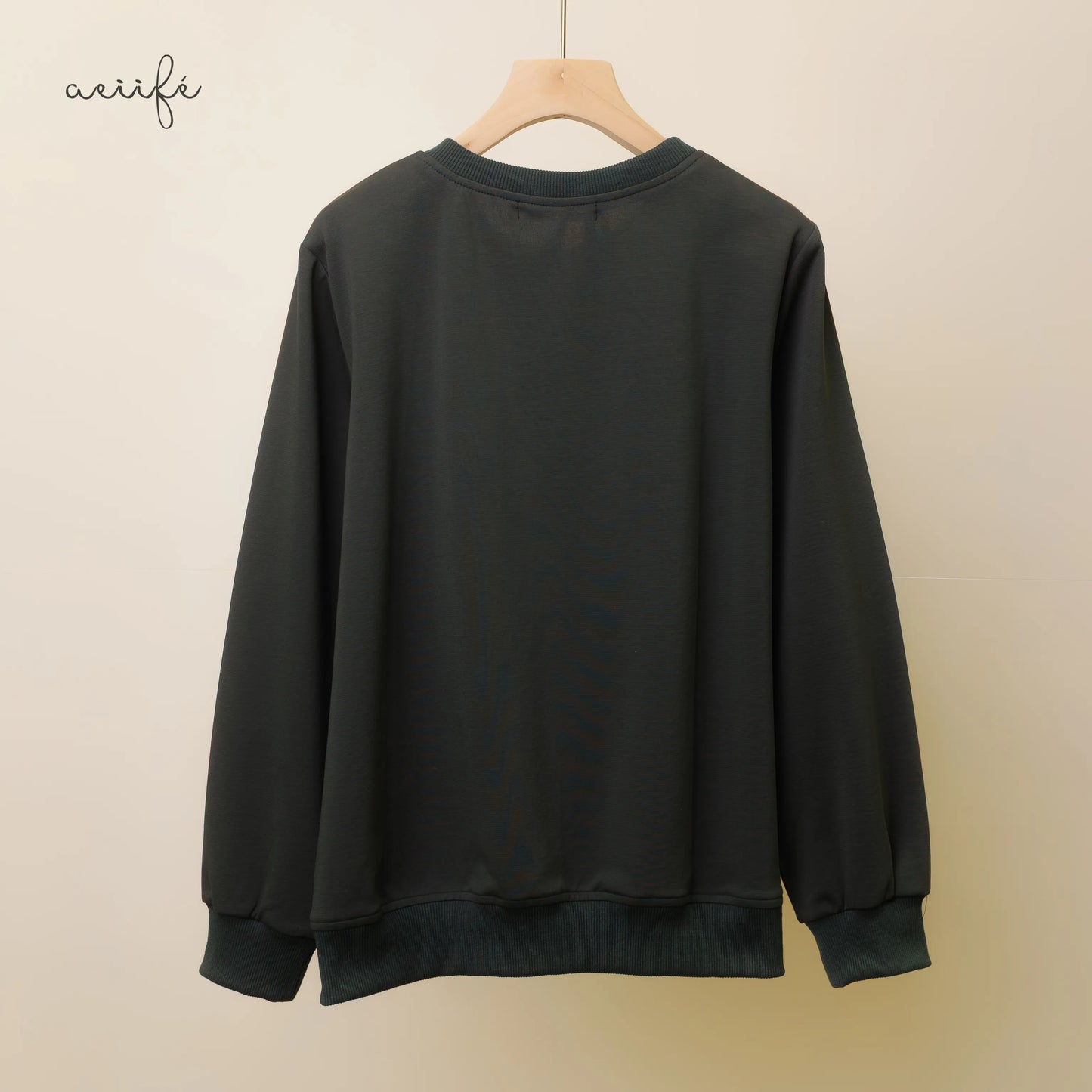 哈哈笑植絨花釘珠文字棉質上衣