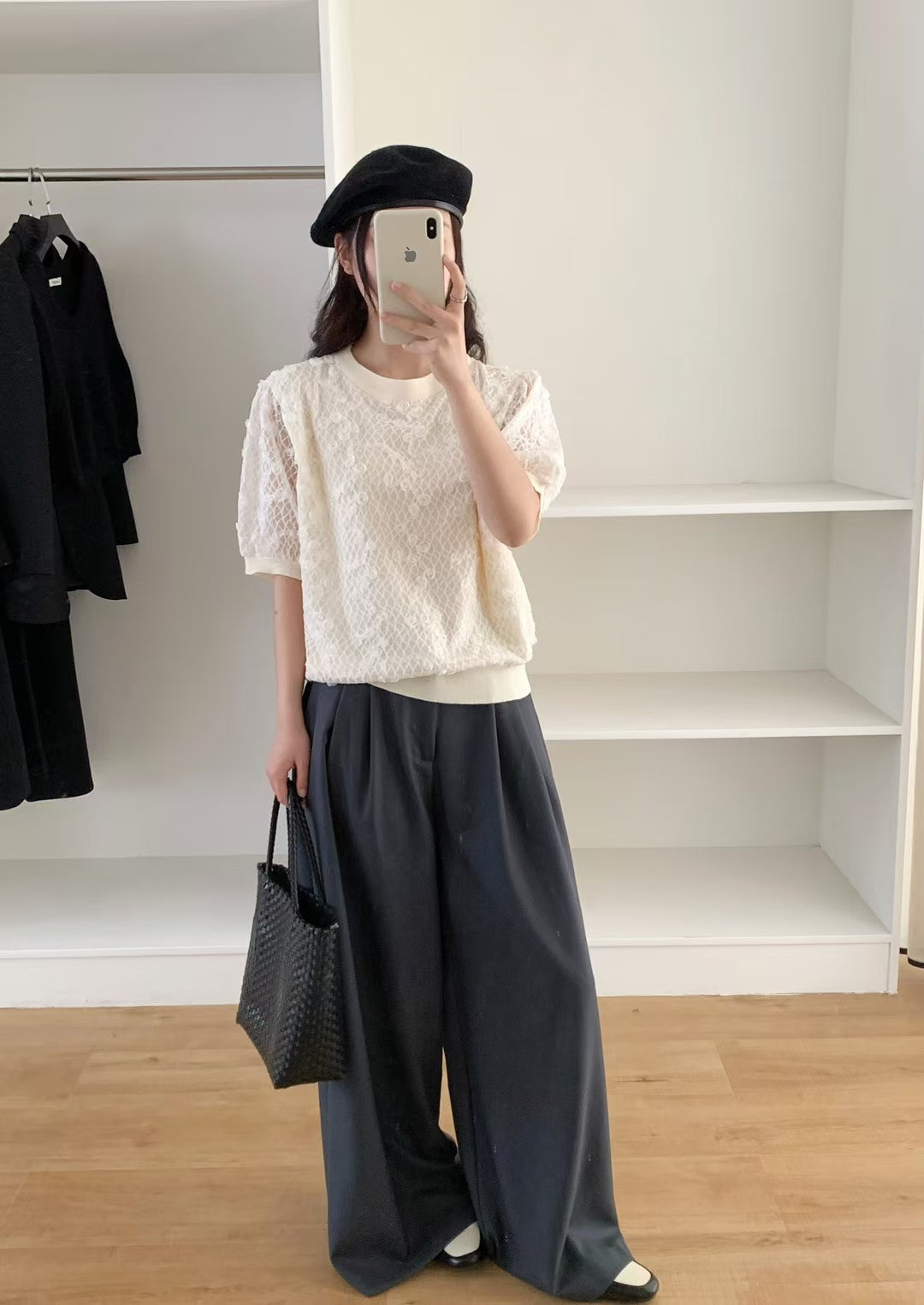 溫柔的花語 | 鏤空蕾絲立體花紋針織上衣