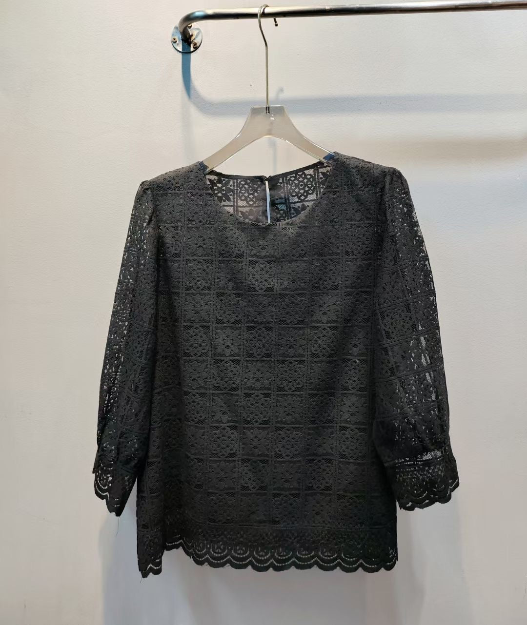 輕盈的午茶時光|輕柔幾何格紋蕾絲上衣