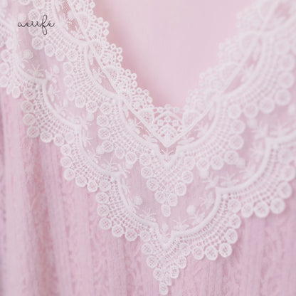 精緻V型勾花領直紋絨毛蕾絲上衣