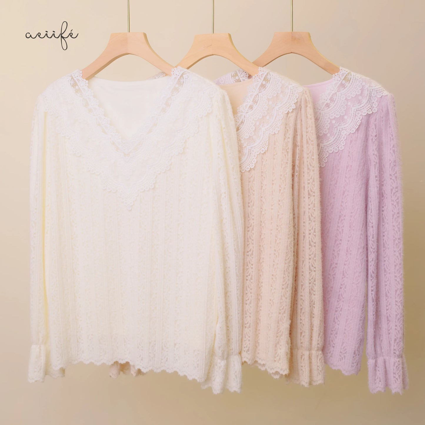 精緻V型勾花領直紋絨毛蕾絲上衣