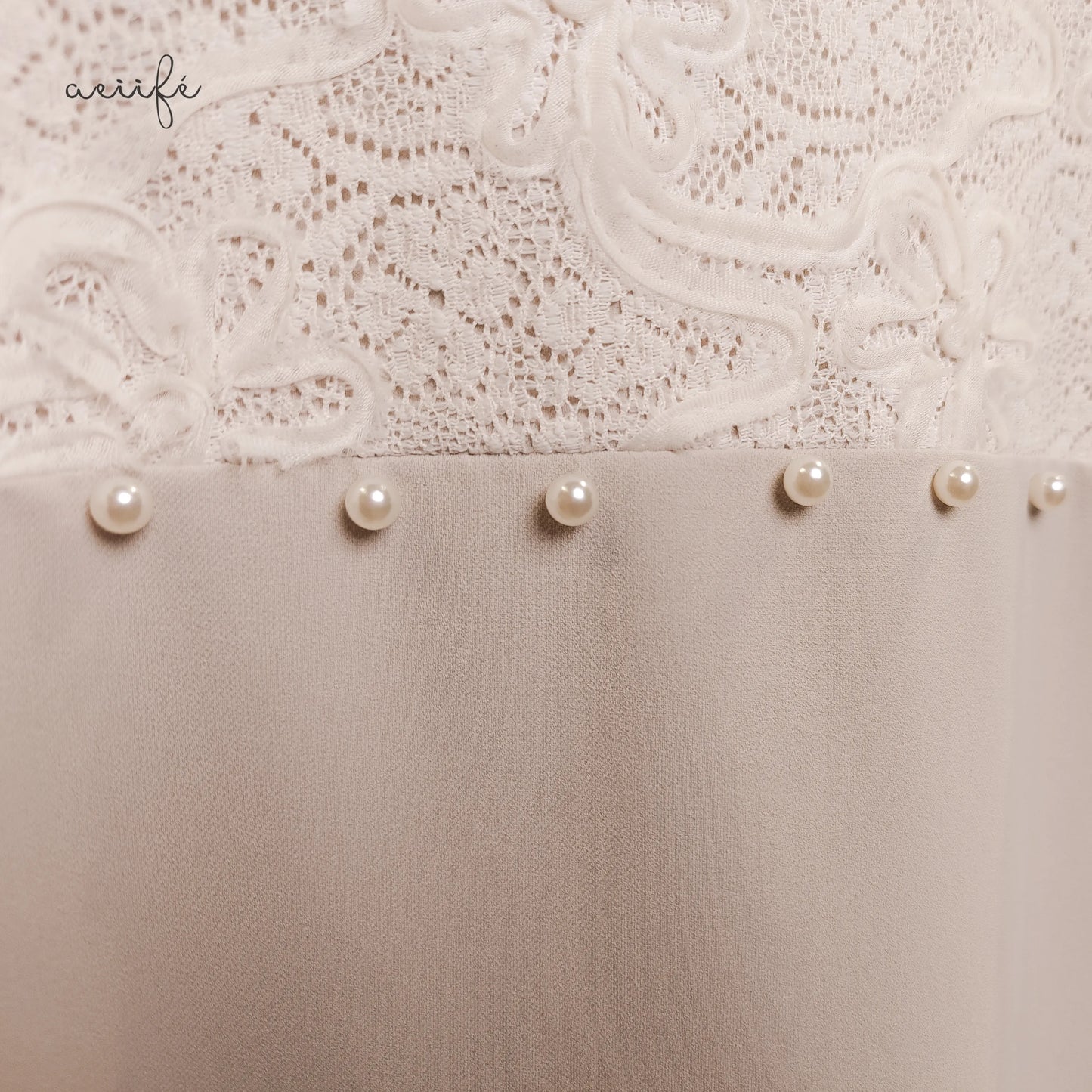 立體捲花蕾絲釘珠厚雪紡上衣