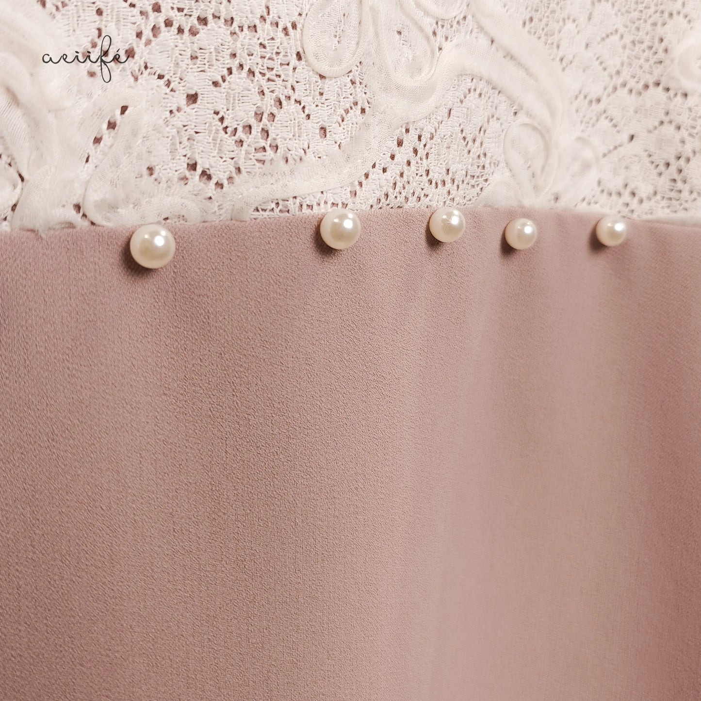 立體捲花蕾絲釘珠厚雪紡上衣