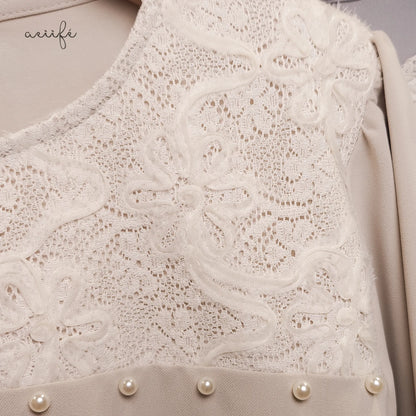 立體捲花蕾絲釘珠厚雪紡上衣