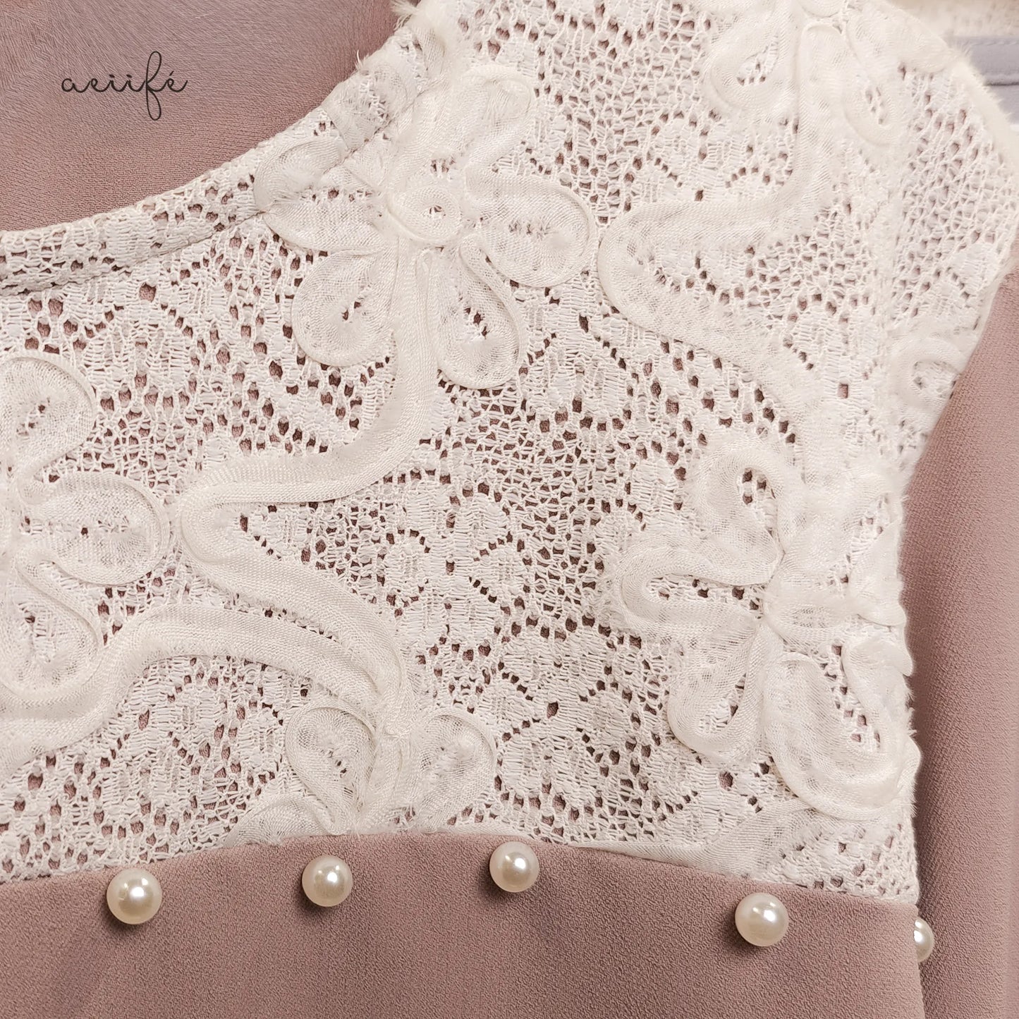 立體捲花蕾絲釘珠厚雪紡上衣