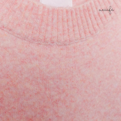 柔軟混色冷織精緻網紗勾花下擺上衣