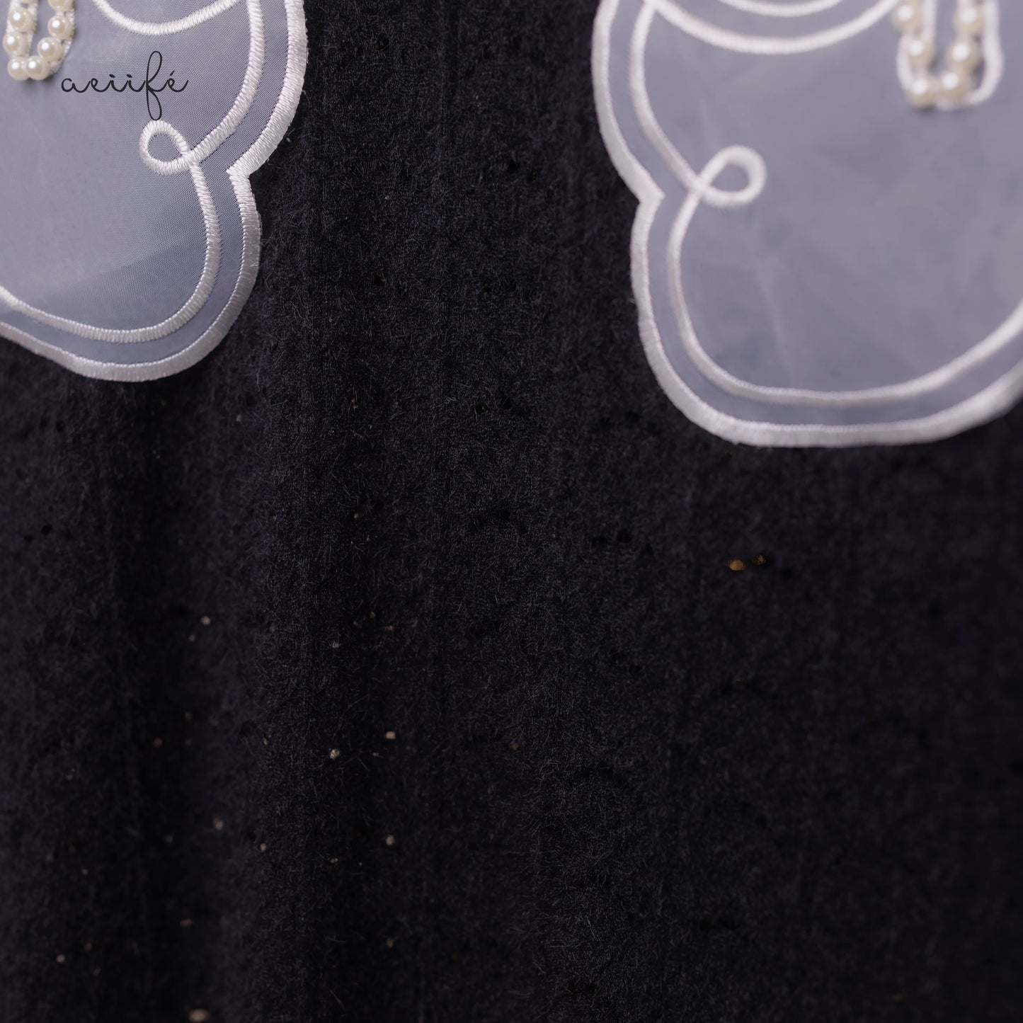 釘珠刺繡領直紋絨面蕾絲上衣