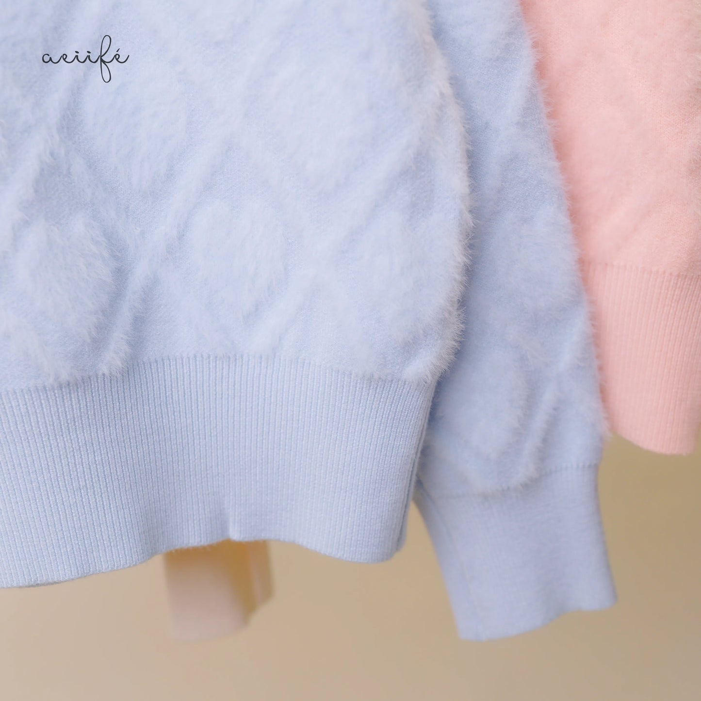 線條菱格絨感針織上衣