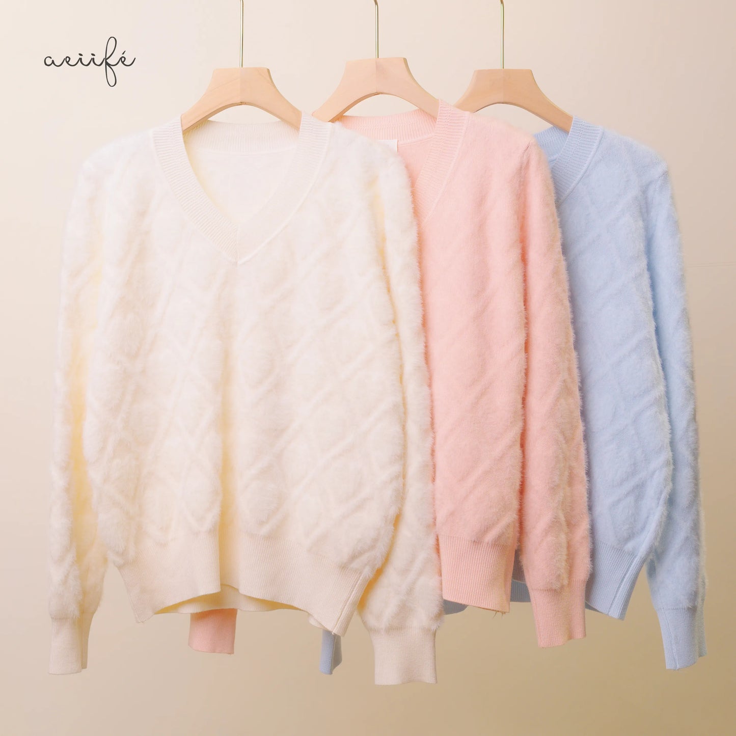 線條菱格絨感針織上衣