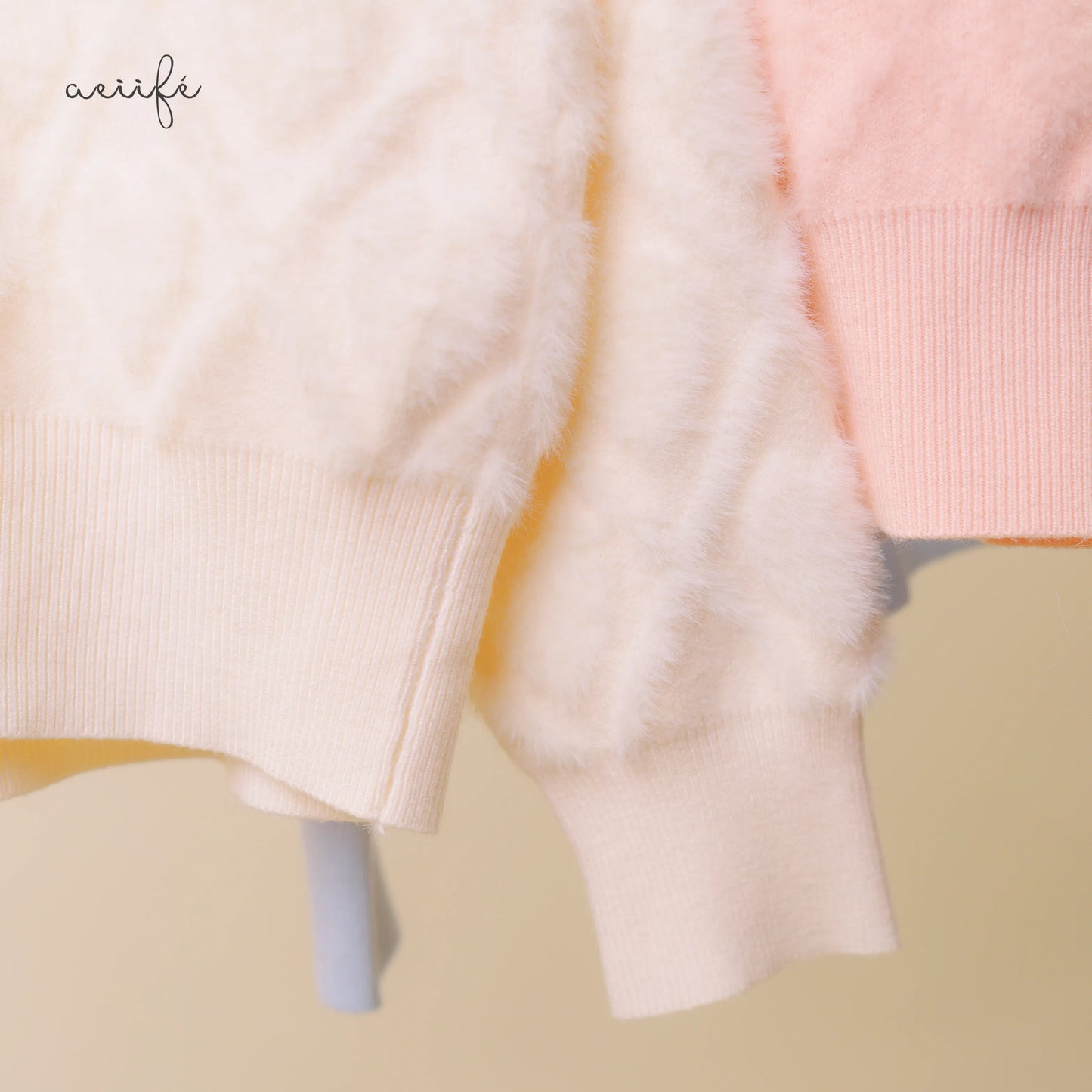 線條菱格絨感針織上衣