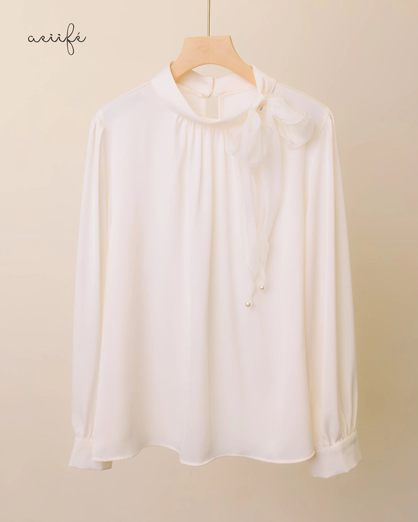 蝴蝶結絲滑綢緞上衣