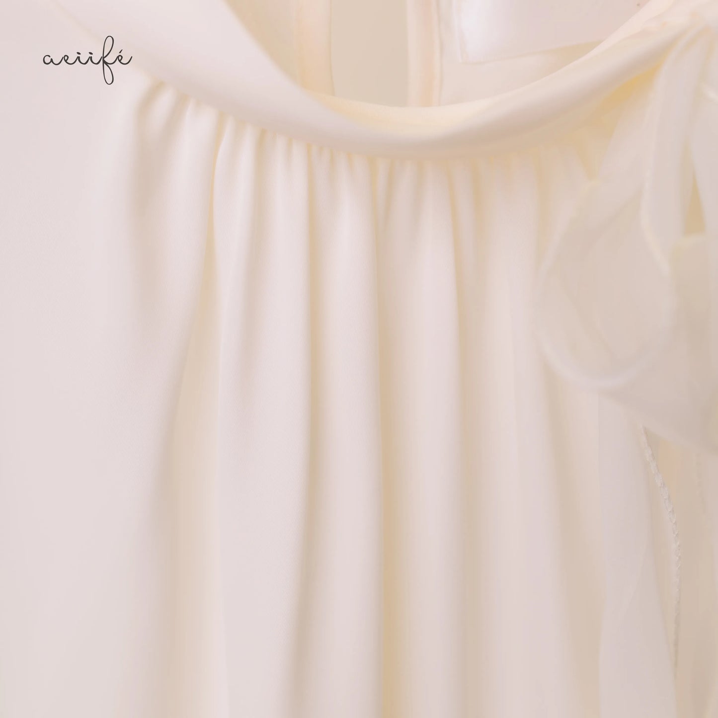 蝴蝶結絲滑綢緞上衣