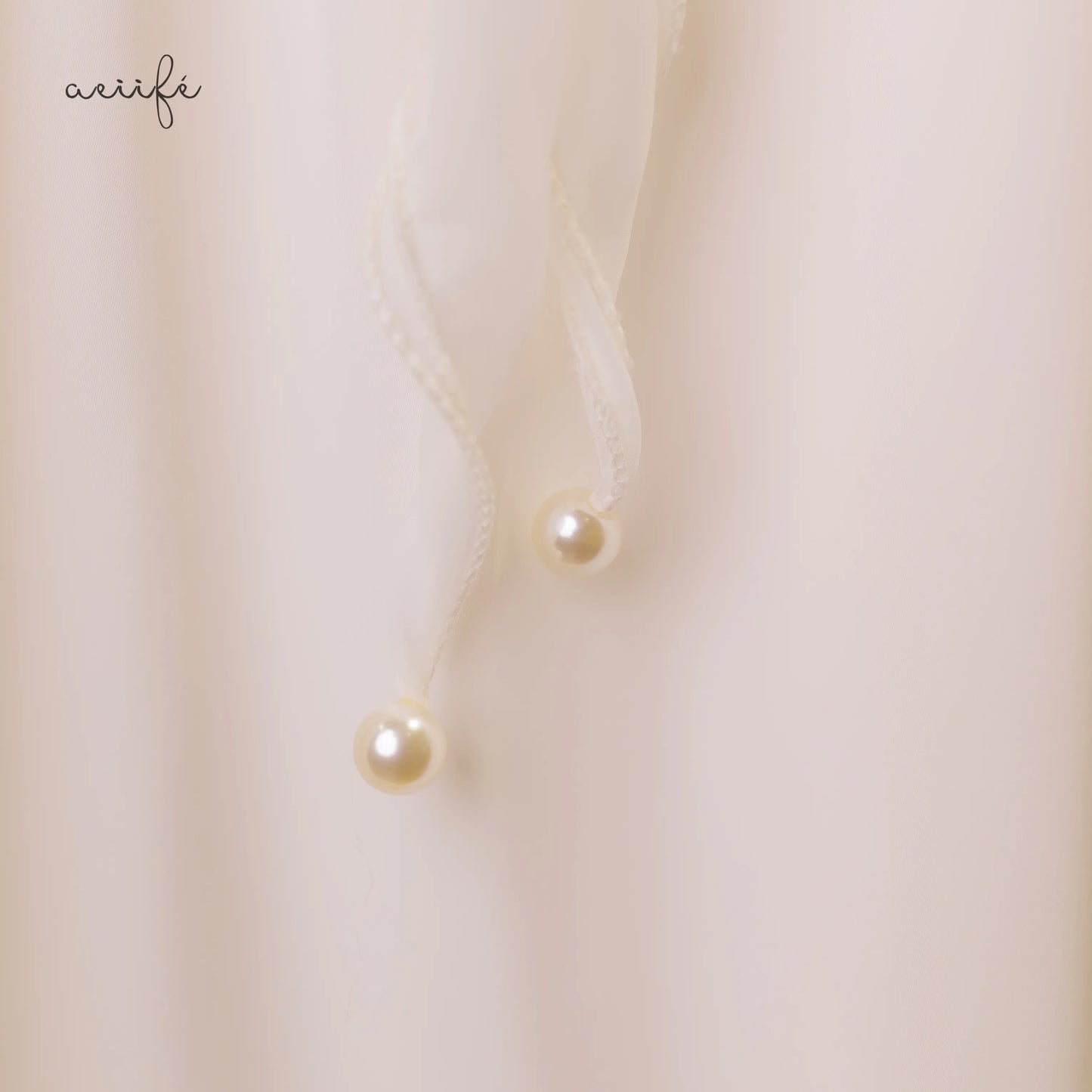 蝴蝶結絲滑綢緞上衣