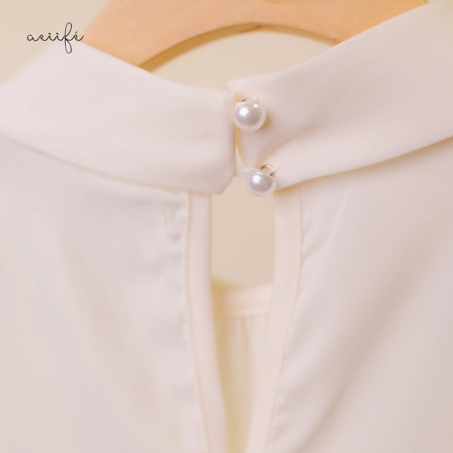 蝴蝶結絲滑綢緞上衣