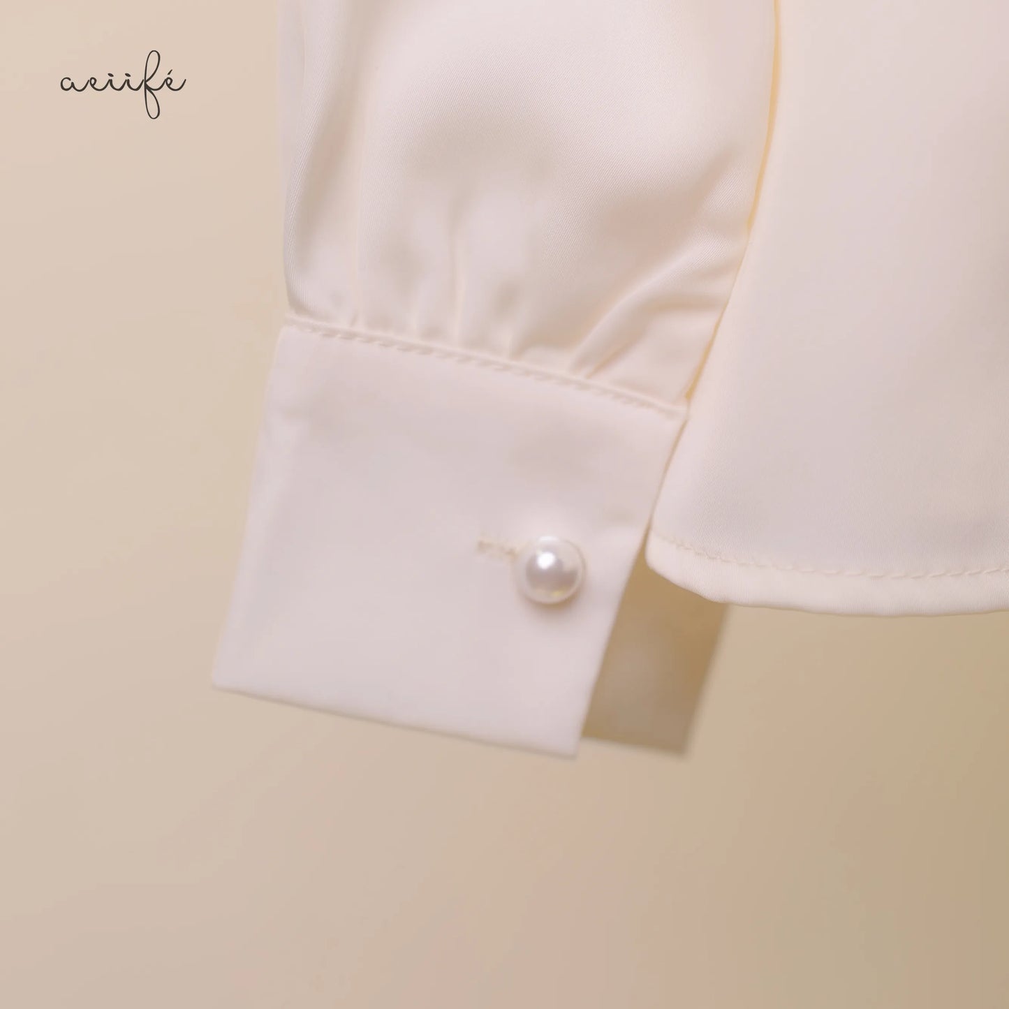 蝴蝶結絲滑綢緞上衣