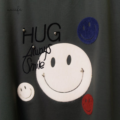 哈哈笑植絨花釘珠文字棉質上衣