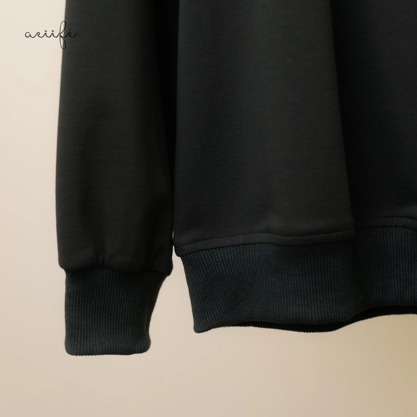 哈哈笑植絨花釘珠文字棉質上衣